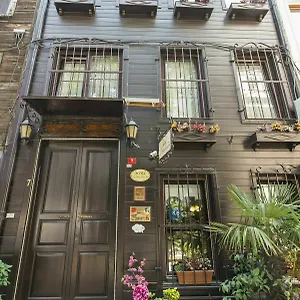 Naz Wooden House Pensjonat